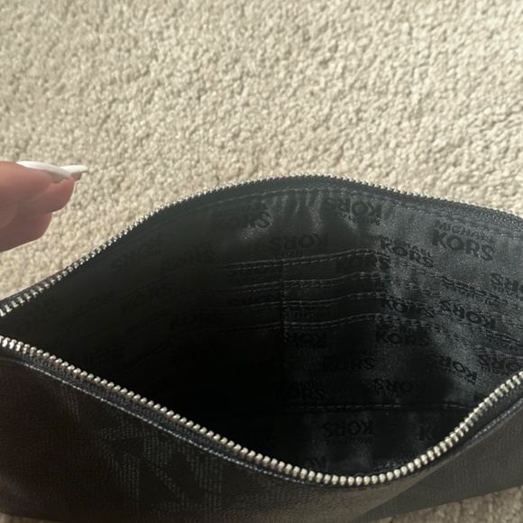 Michael Kors Leather Logo Wristlet - Picture 6 of 8